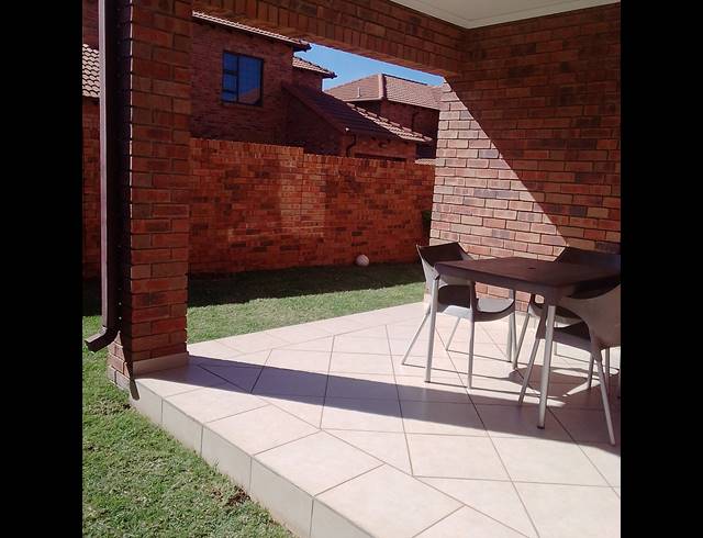 3 BEDROOM DUPLEX RENTED IN WILLOW PARK MANOR